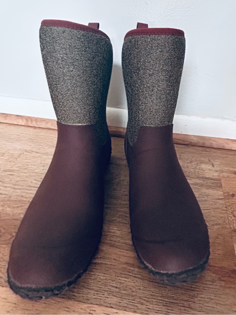 Women’s Short Muck Rain/Winter Boots - Cozy Rain-Ready Easy Pull-On Style